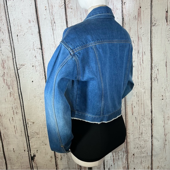 Ei8ht Dreams Revolve Cropped Faded Denim Jean Jacket Size Small EUC LIKE NEW - Picture 9 of 16